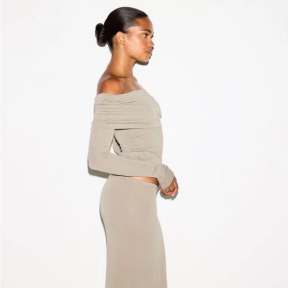 Skims Off Shoulder Sheer Top - Picture 2 of 4